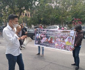 Pendemo Tiba Lagi Di Kejati, Minta Kasus Tiga Orang Dekat Gubernur Riau Diusut Tuntas